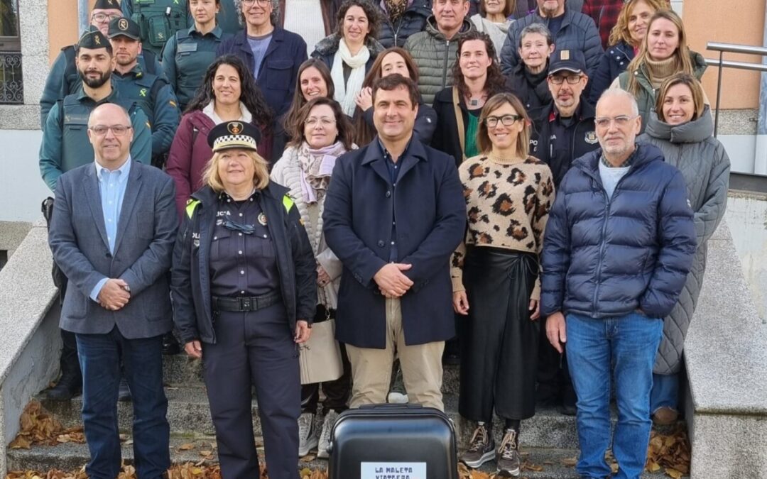 El Consell Comarcal de la Cerdanya presenta la Maleta Viatgera per la Igualtat i la Coeducació, amb motiu de la commemoració del Dia Internacional de la Violència vers les Dones.