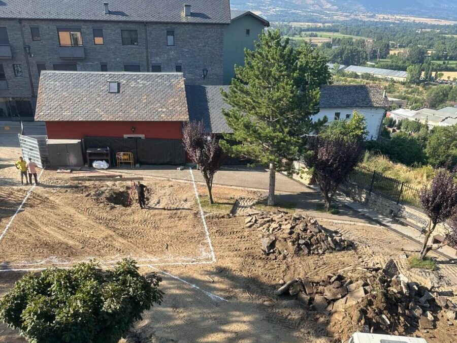 Comencen les obres d’ampliació del Casal Comarcal de la Gent Gran i la renovació dels jardins del Consell Comarcal
